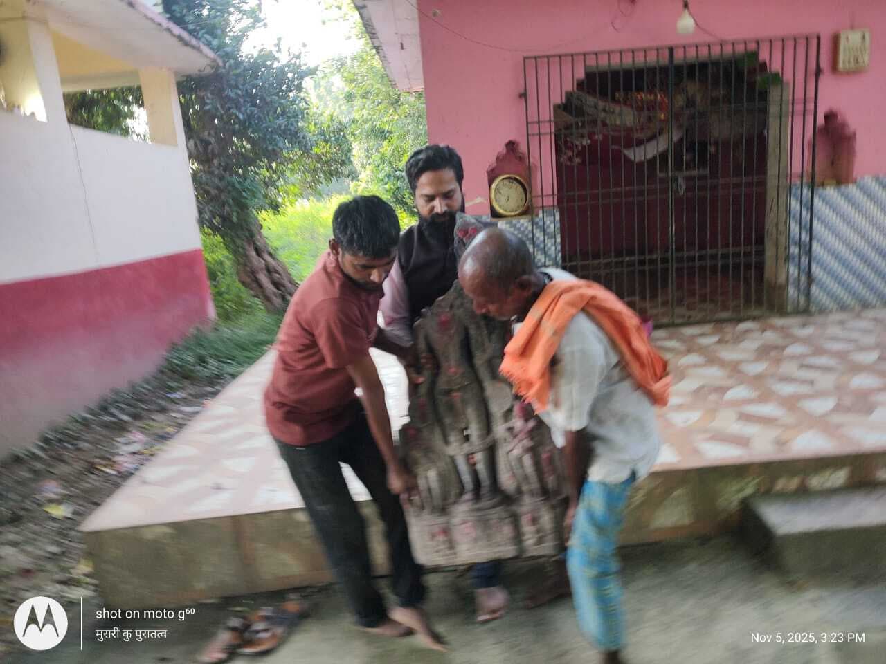 Darbhanga News: हरिपुर गौरी दास टोल में मिली भगवान विष्णु की मूर्ति मिथिला ललित संग्रहालय सौराठ में की गयी जमा