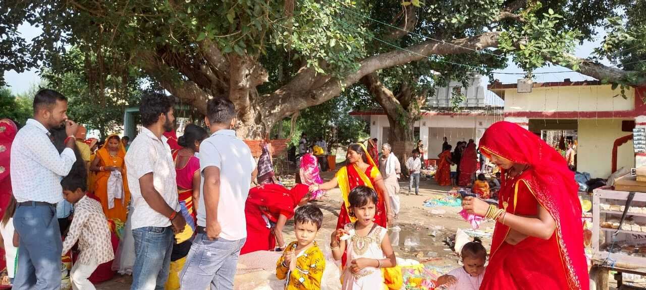 Darbhanga News: संतान सुख की कामना के साथ श्रद्धालुओं ने जीवछ- कमला नदी के संगम में किया स्नान