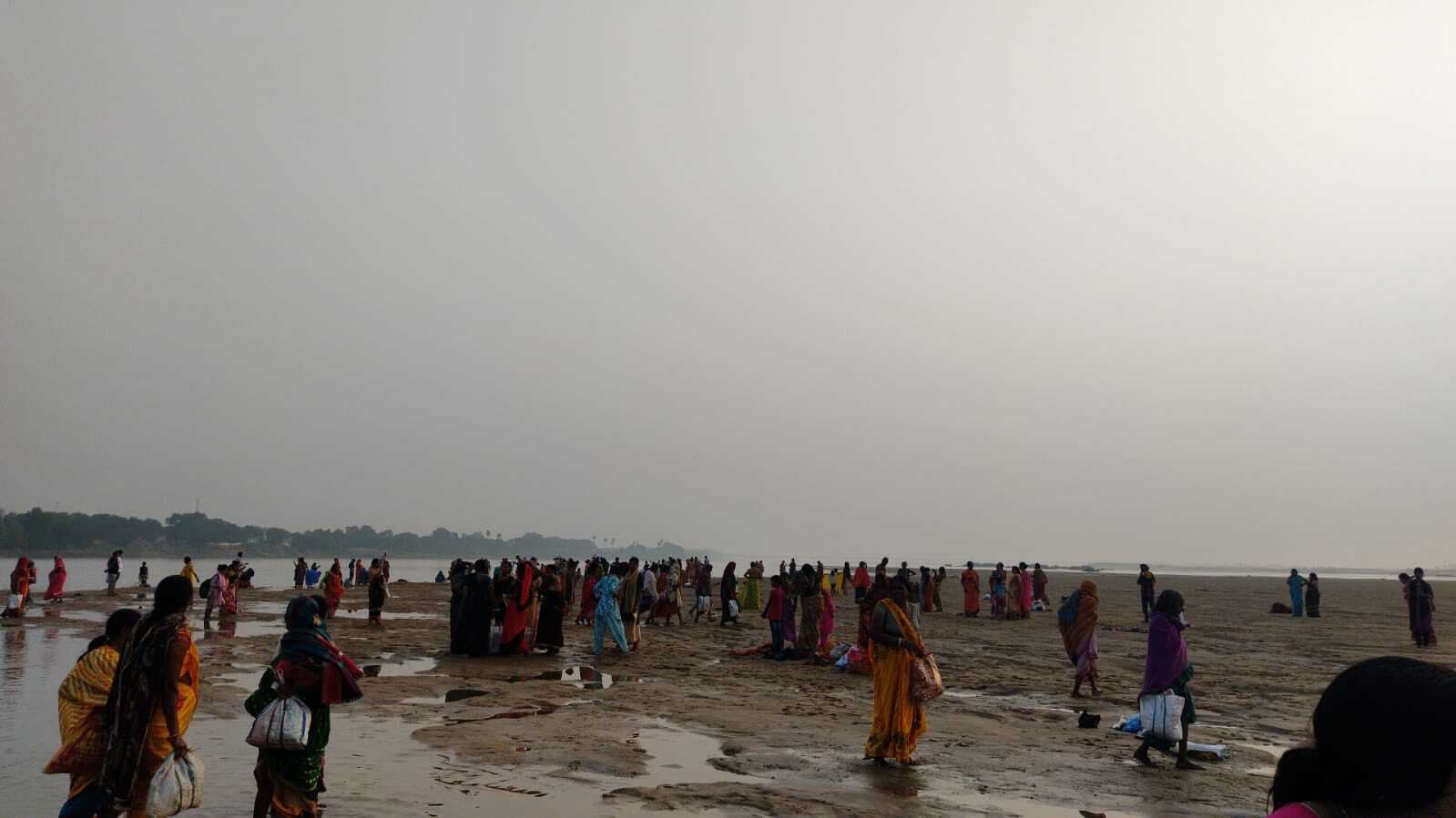 कार्तिक पूर्णिमा पर श्रद्धालुओं ने लगायी आस्था की डुबकी