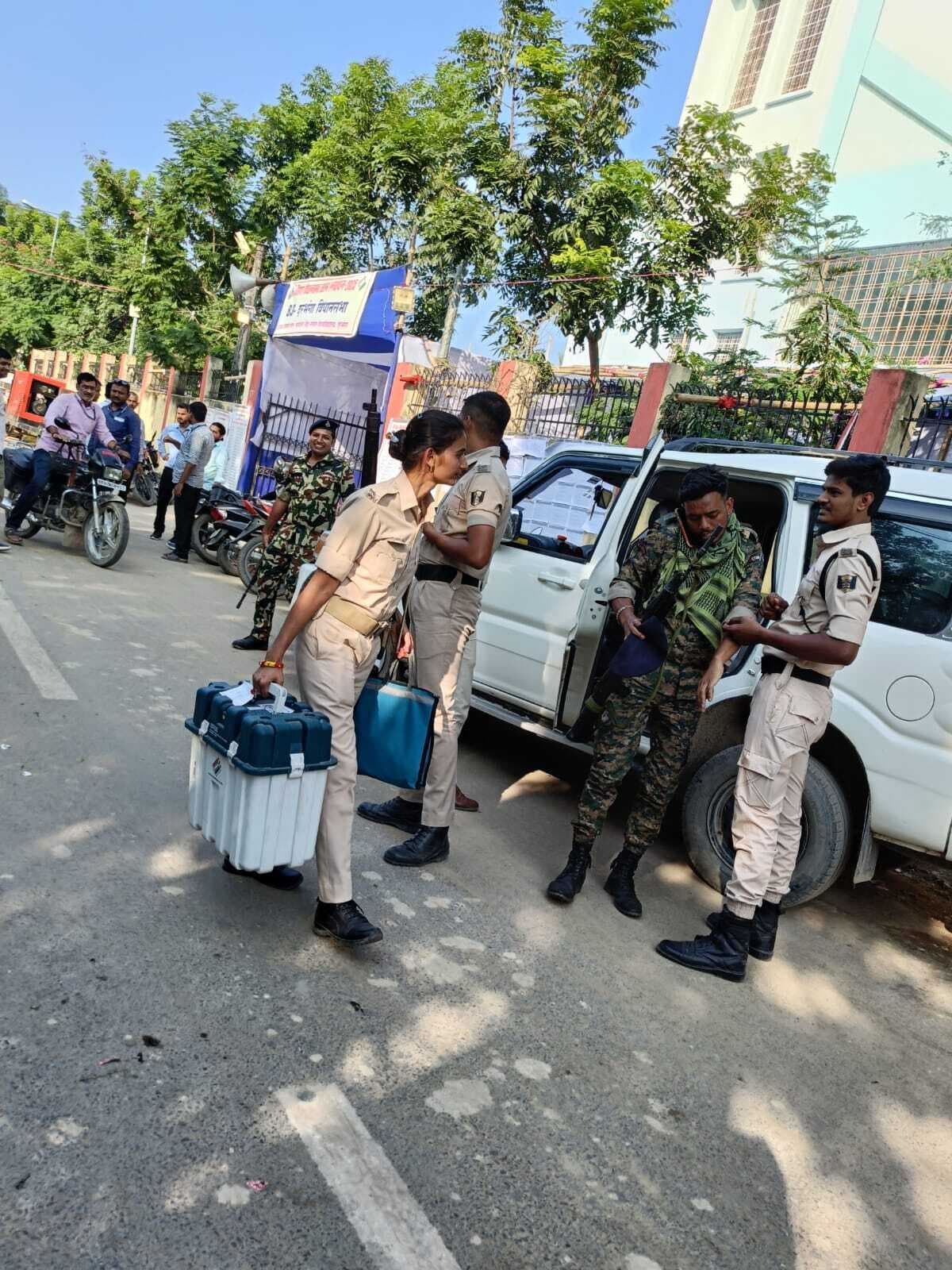 Darbhanga News: 10 विधानसभा क्षेत्र के 123 उम्मीदवारों की किस्मत लिखेंगे 28 लाख 90 हजार 605 वोटर