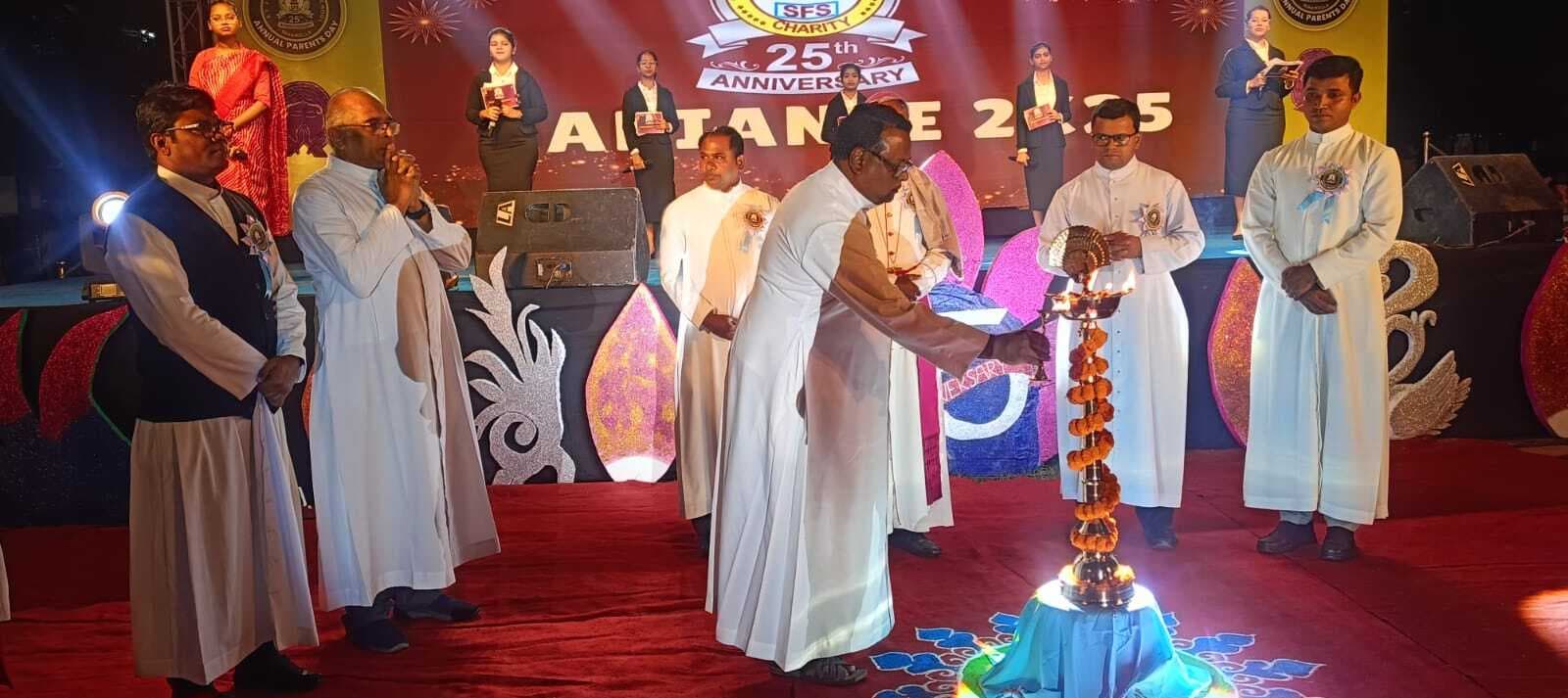 Seraikela Kharsawan News : विद्यालय समाज व देश की रीढ़, शिक्षक योगदान दें