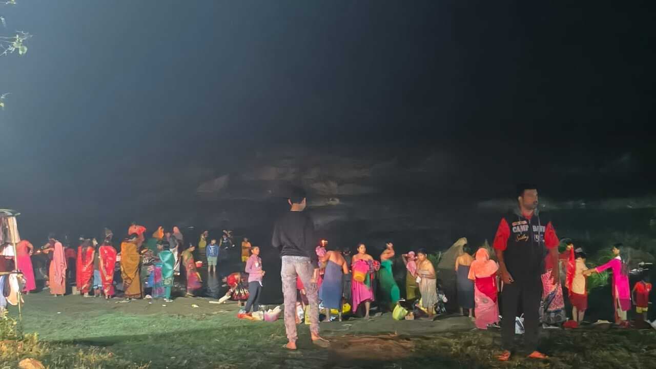 Seraikela Kharsawan News : नदी-सरोवरों में नाव प्रवाहित कर परंपरा निभायी