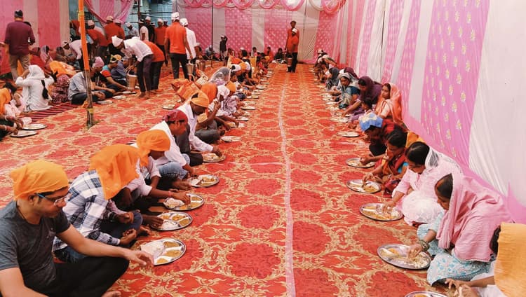 Chaibasa News : कीर्तन और लंगर के साथ श्रद्धापूर्वक मना गुरुनानक देव का प्रकाशोत्सव
