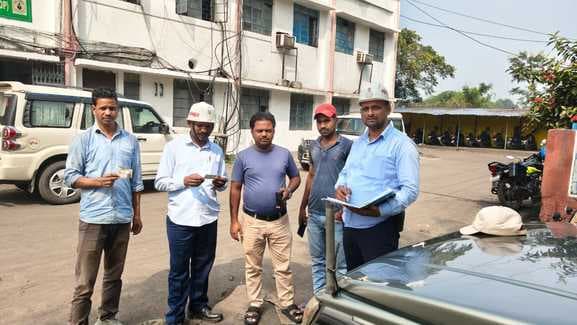 राजमहल कोल परियोजना में चालक को दी सड़क सुरक्षा की नसीहत