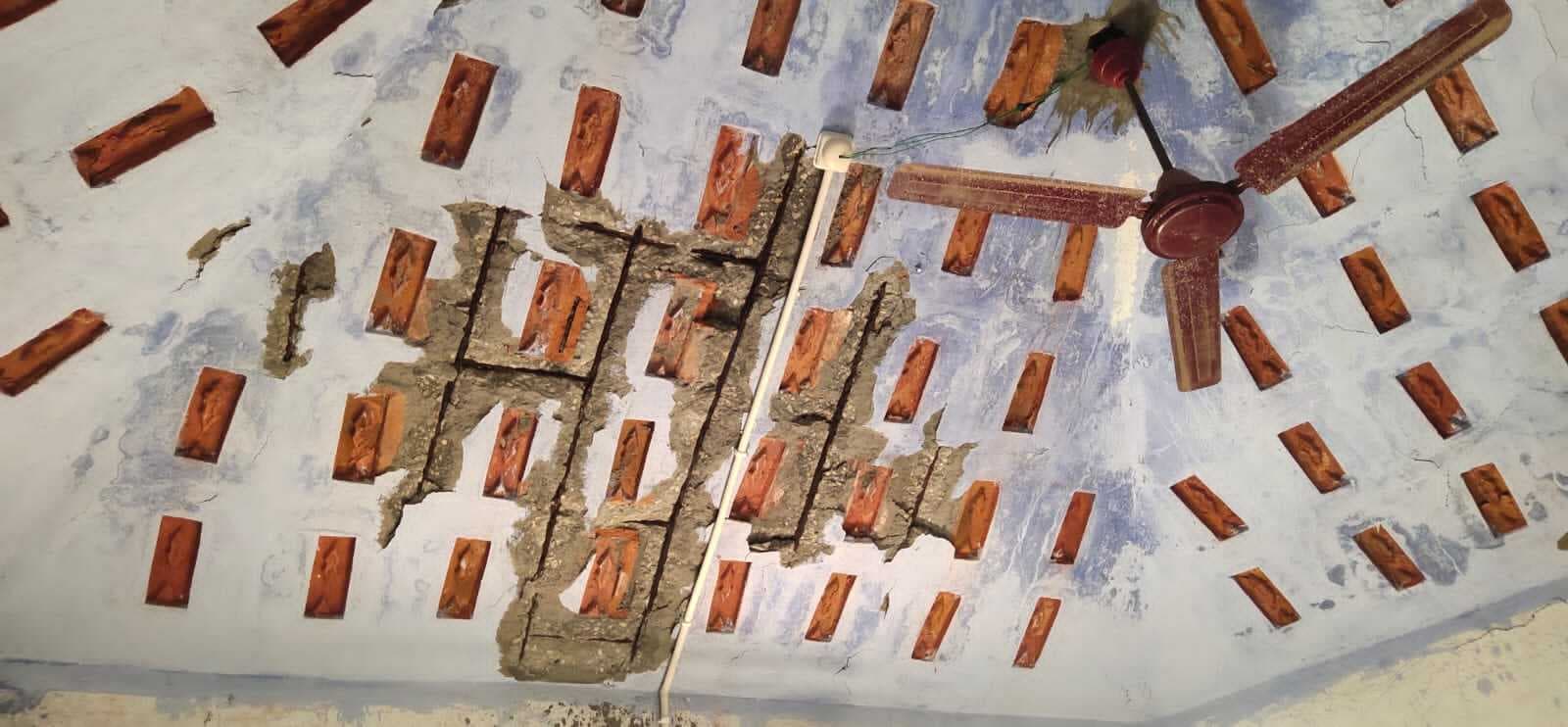 East Singhbhum News : डुमरिया का पड़सा प्रावि बदहाल, एक कमरे में बैठ रहे पहली से 5वीं के बच्चे