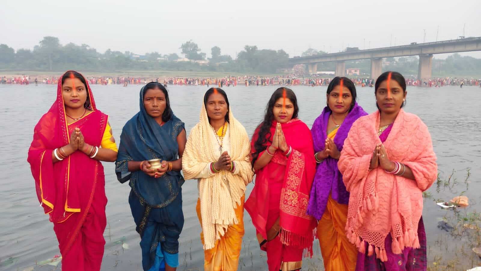 Bokaro News : लोगों ने लगायी आस्था की डुबकी