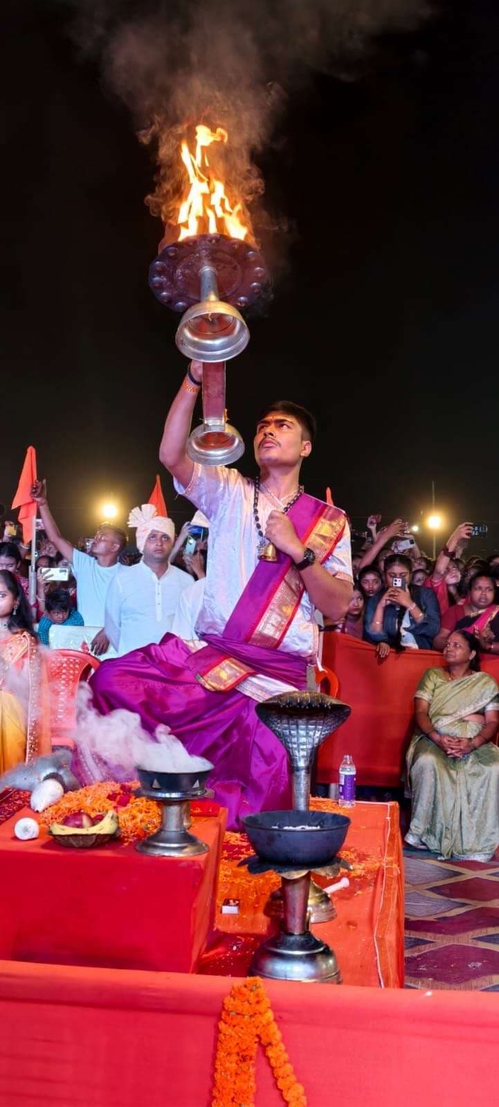 देव दीपावली पर दीप मालाओं से जगमगा उठा सौरा नदी तट