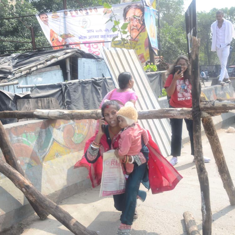 Dhanbad News: बरमसिया ओवरब्रिज हुआ बंद, मरम्मत का काम शुरू