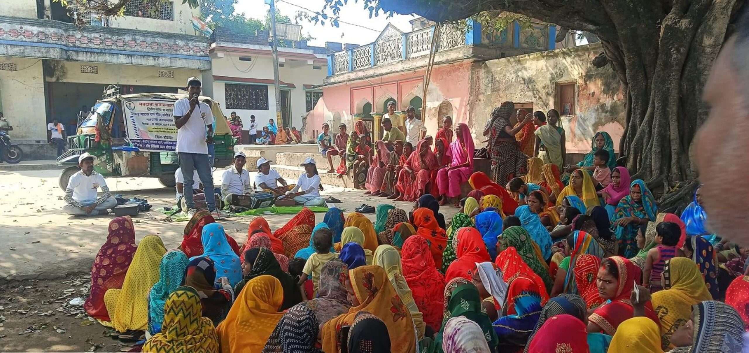 बूथ पर समय से पहुंचें और निडर होकर करें मतदान