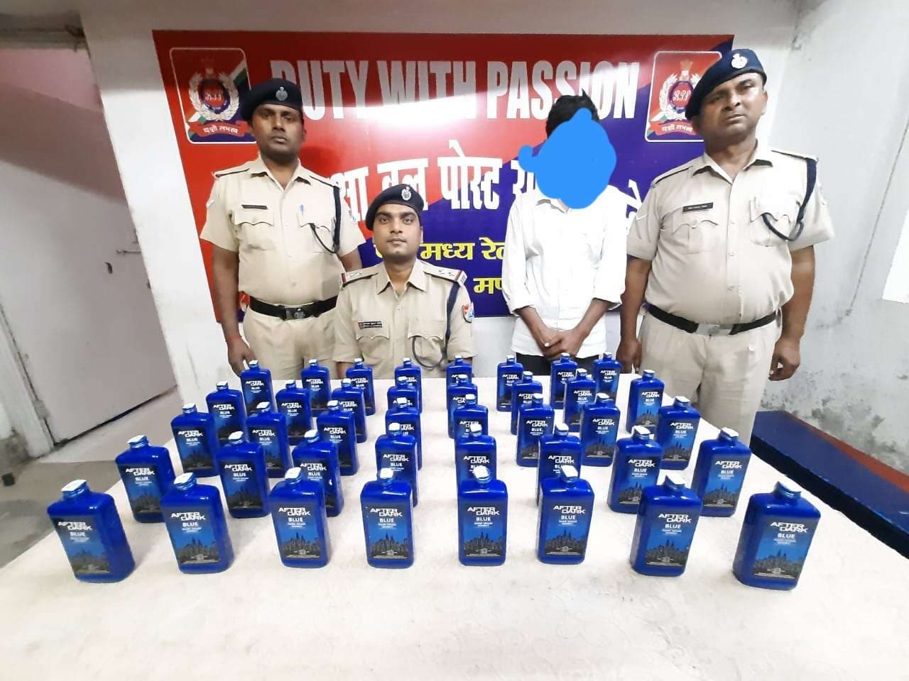 शराब के साथ औरंगाबाद का युवक गिरफ्तार