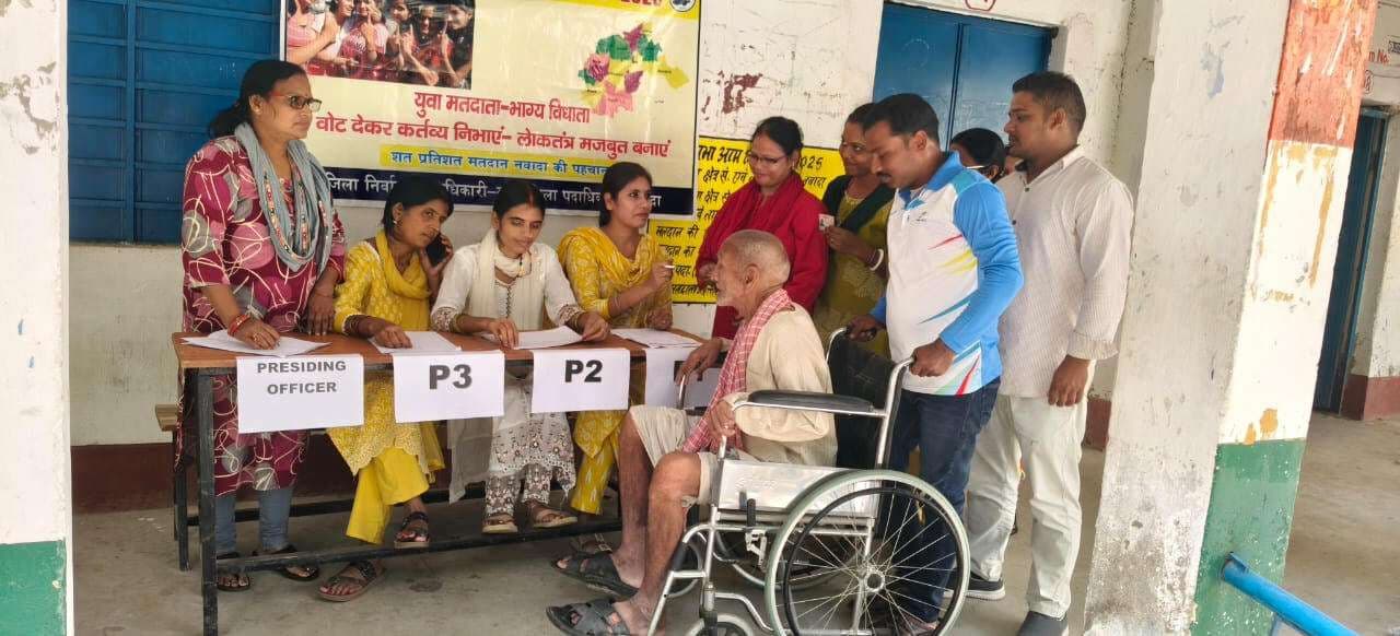 वोटर जागरूकता के लिए निकाली झांकी, लघु नाटक में दिखायी बूथ की सुविधा