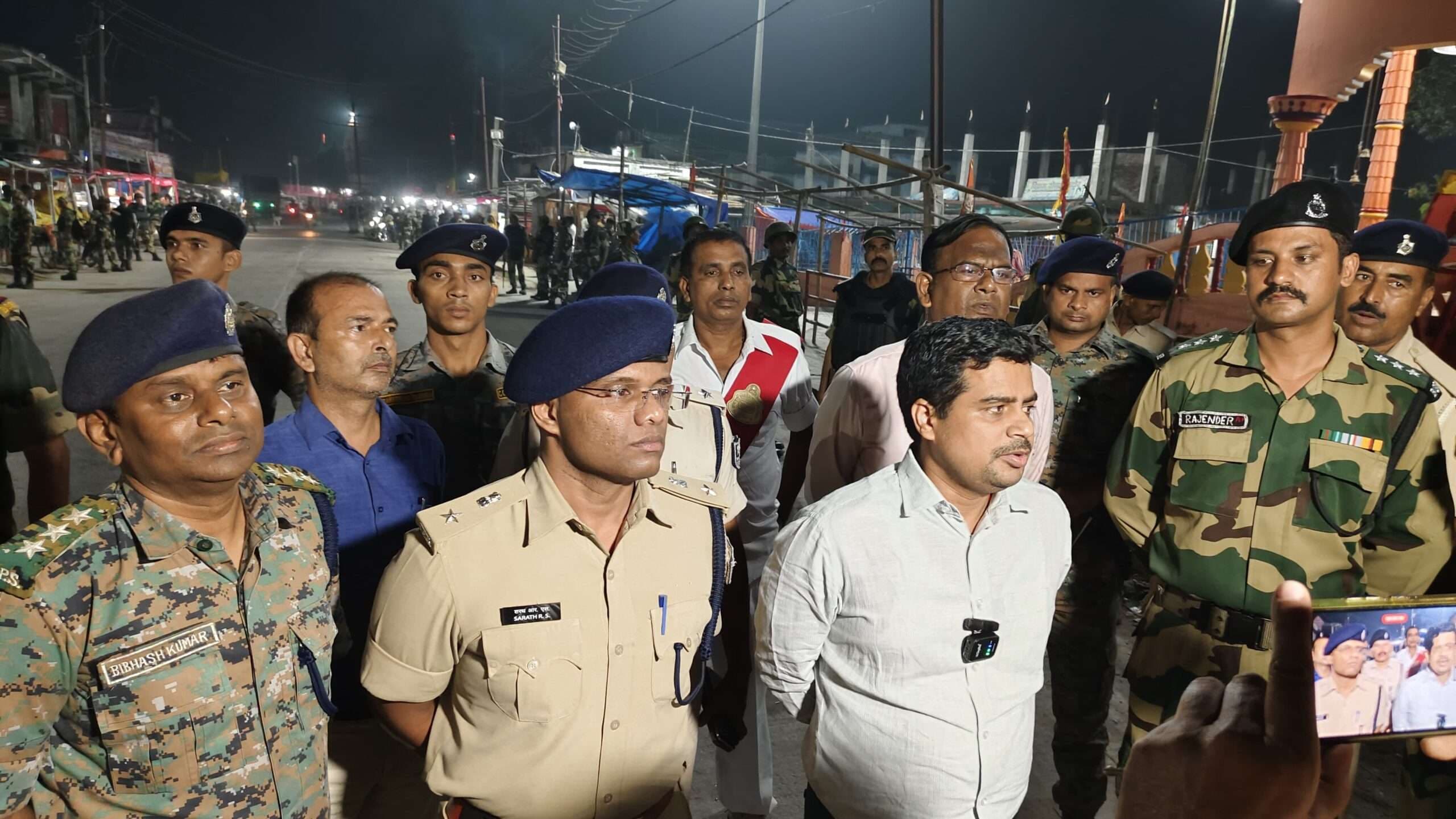 शांतिपूर्ण चुनाव के लिए प्रशासन व पुलिस का फ्लैग मार्च