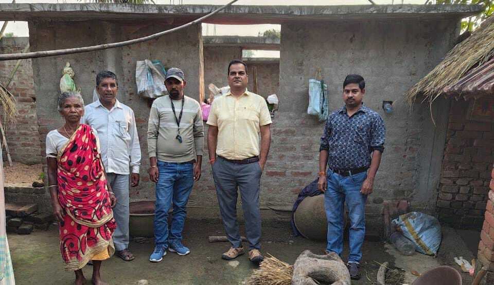 बीडीओ ने आवास योजना का किया भौतिक सत्यापन