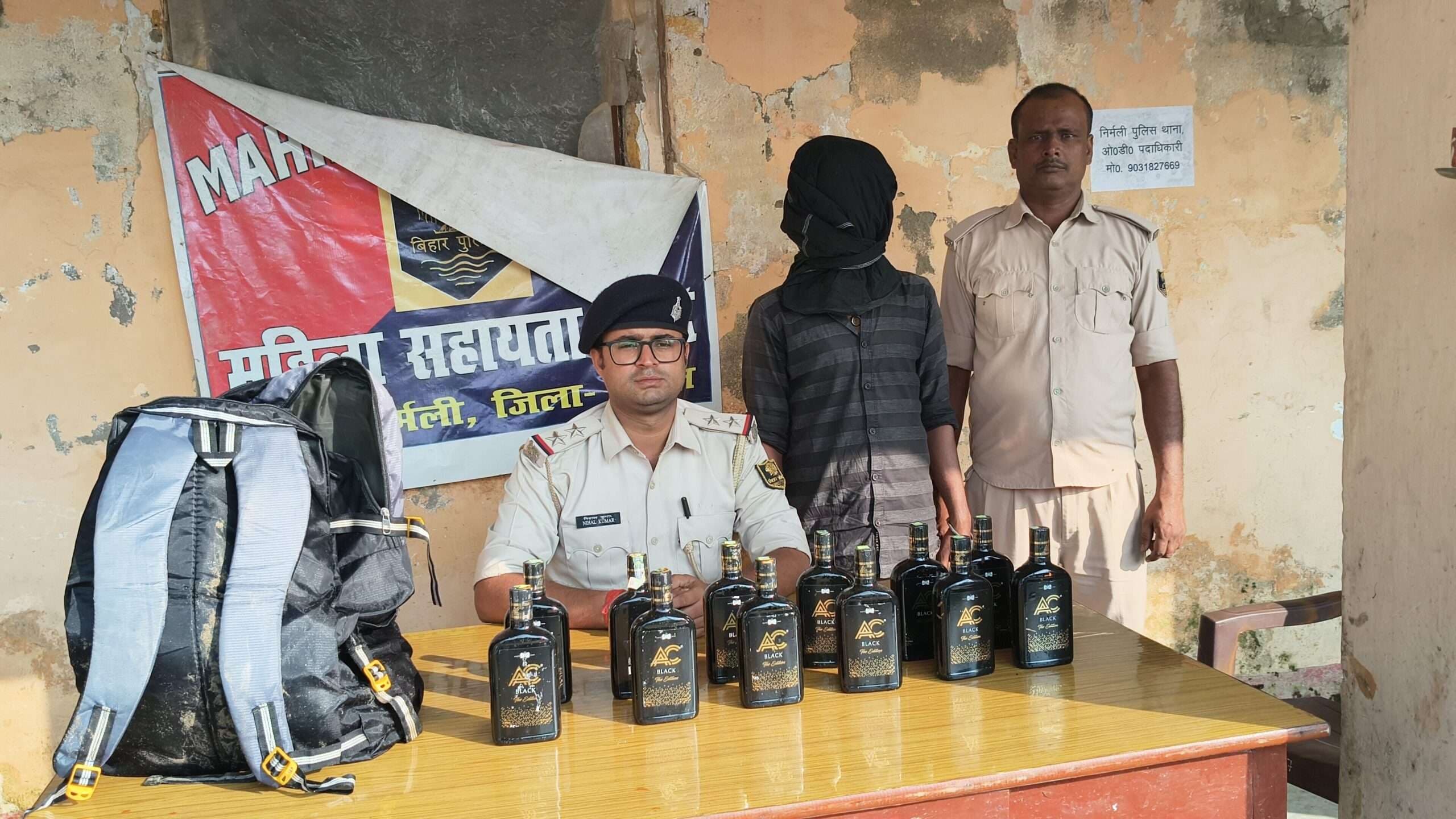 30 बोतल शराब के साथ तस्कर गिरफ्तार