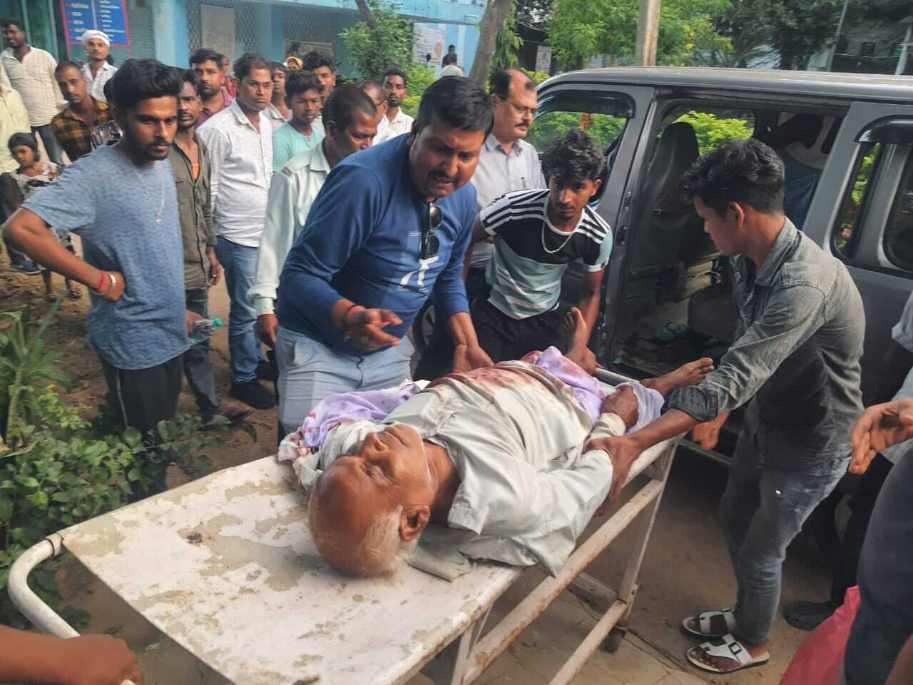 बैल खरीदने जा रहे बाइक सवार सहोदर भाइयों को हाइवा ने कुचला