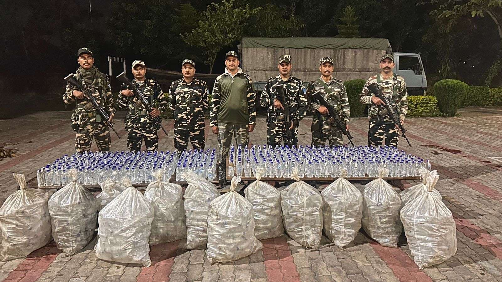 1927 बोतल नेपाली शराब, ब्राउन शुगर व नशीली दवा जब्त, तीन गिरफ्तार