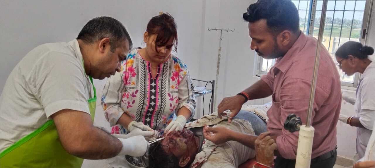 वाहन की टक्कर से बाइक चालक गंभीर