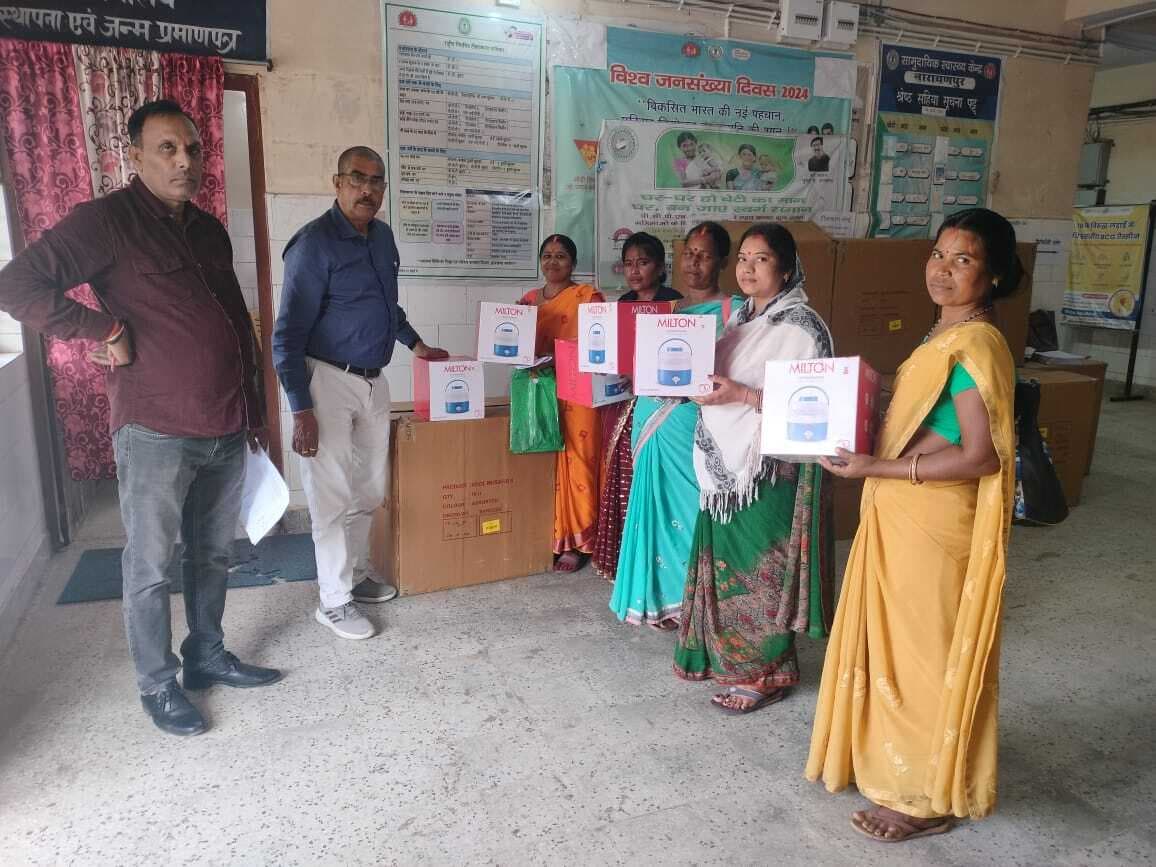 सास, बहू और पति सम्मेलन के लिए सहियाएं हुईं सम्मानित