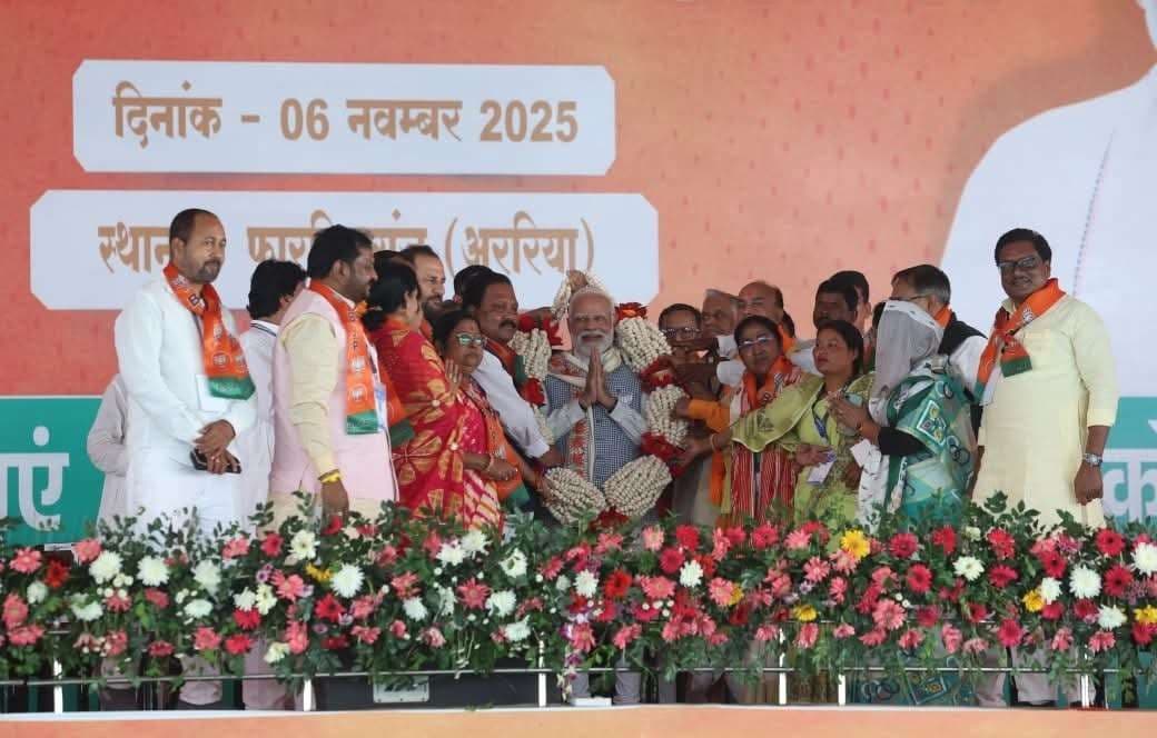 मखाना का माला पहना कर पीएम का किया स्वागत