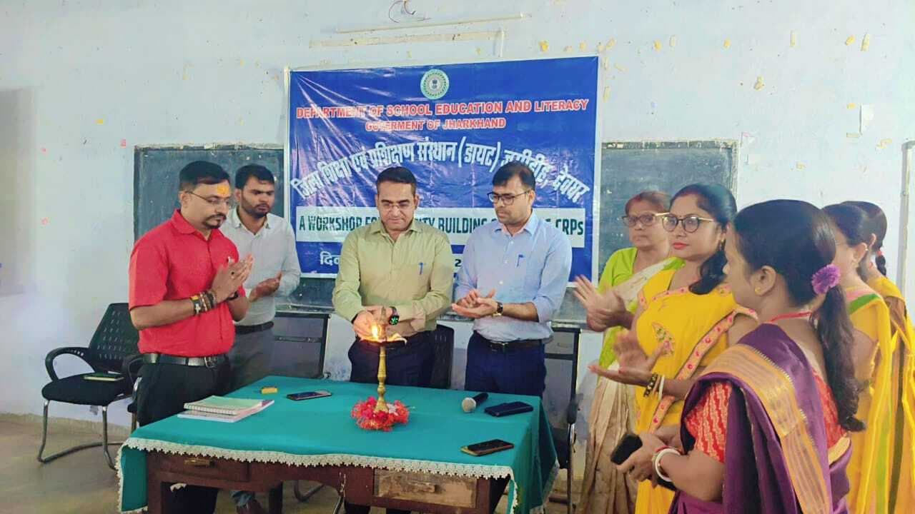 Deoghar news : बीआरपी व सीआरपी को प्रशिक्षण, तम्बाकू मुक्त विद्यालय व बैगलेस-डे पर फोकस