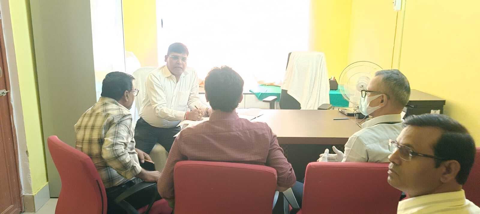 युवक को थप्पड़ जड़ने के मामले में क्लर्क प्रवीण से टीम ने की पूछताछ