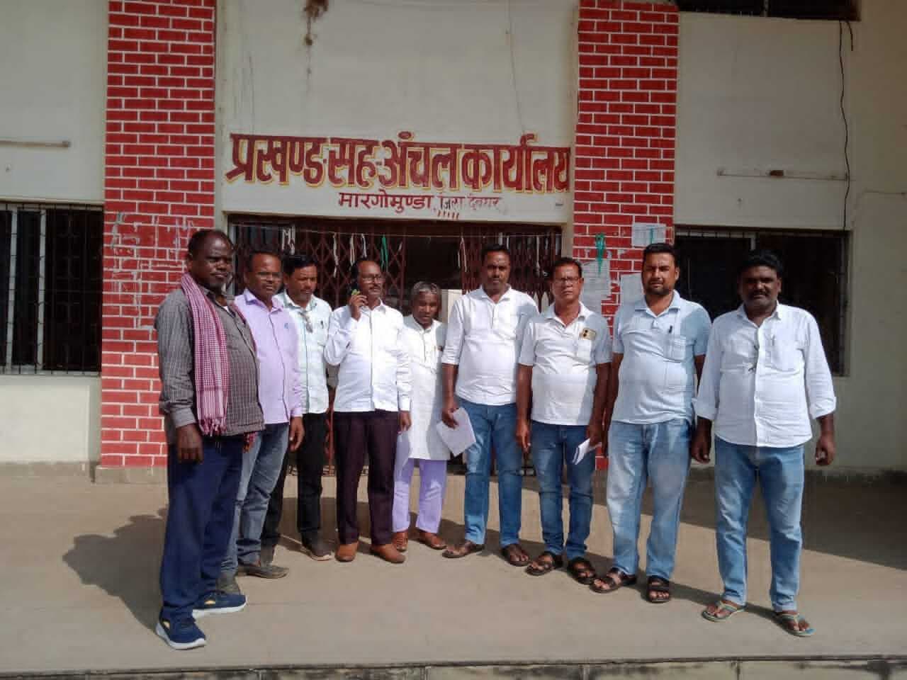 विस घेराव को लेकर लेकर मुखिया संघ ने की चर्चा