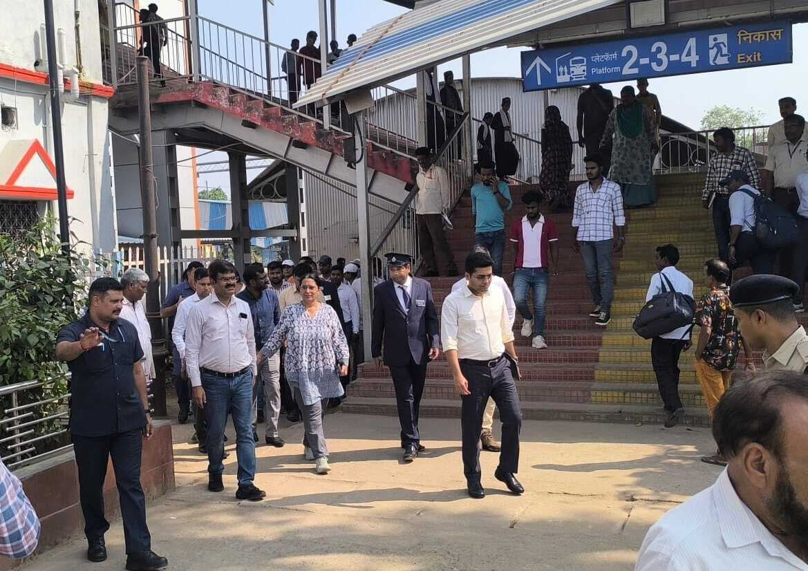 मधुपुर: नवनिर्मित टिकट घर का आखिरी नवंबर में हो सकता है उद्घाटन