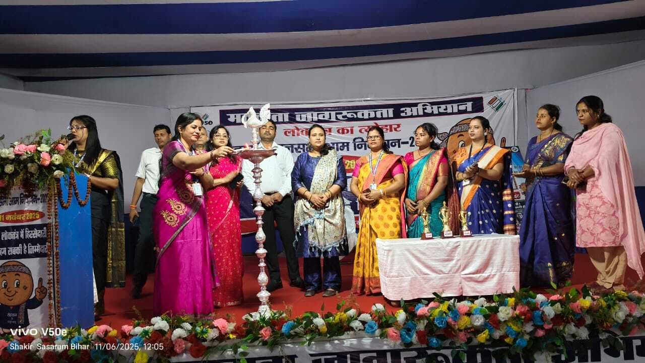 sasaram News : पेंटिंग में नंदनी प्रथम, तो दूसरे स्थान पर रही रजनी