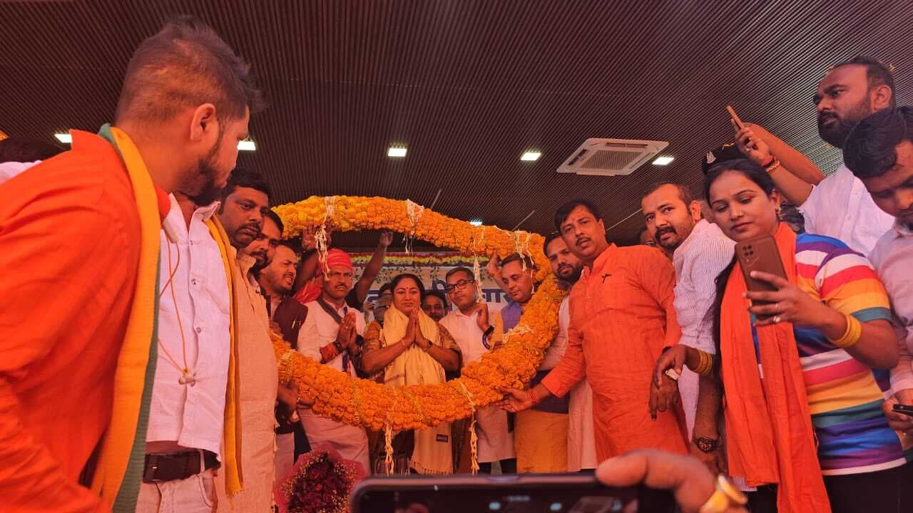 बिहार चुनाव : लल्लू-चप्पू की जोड़ी नहीं कर सकती प्रदेश का विकास : रेखा गुप्ता