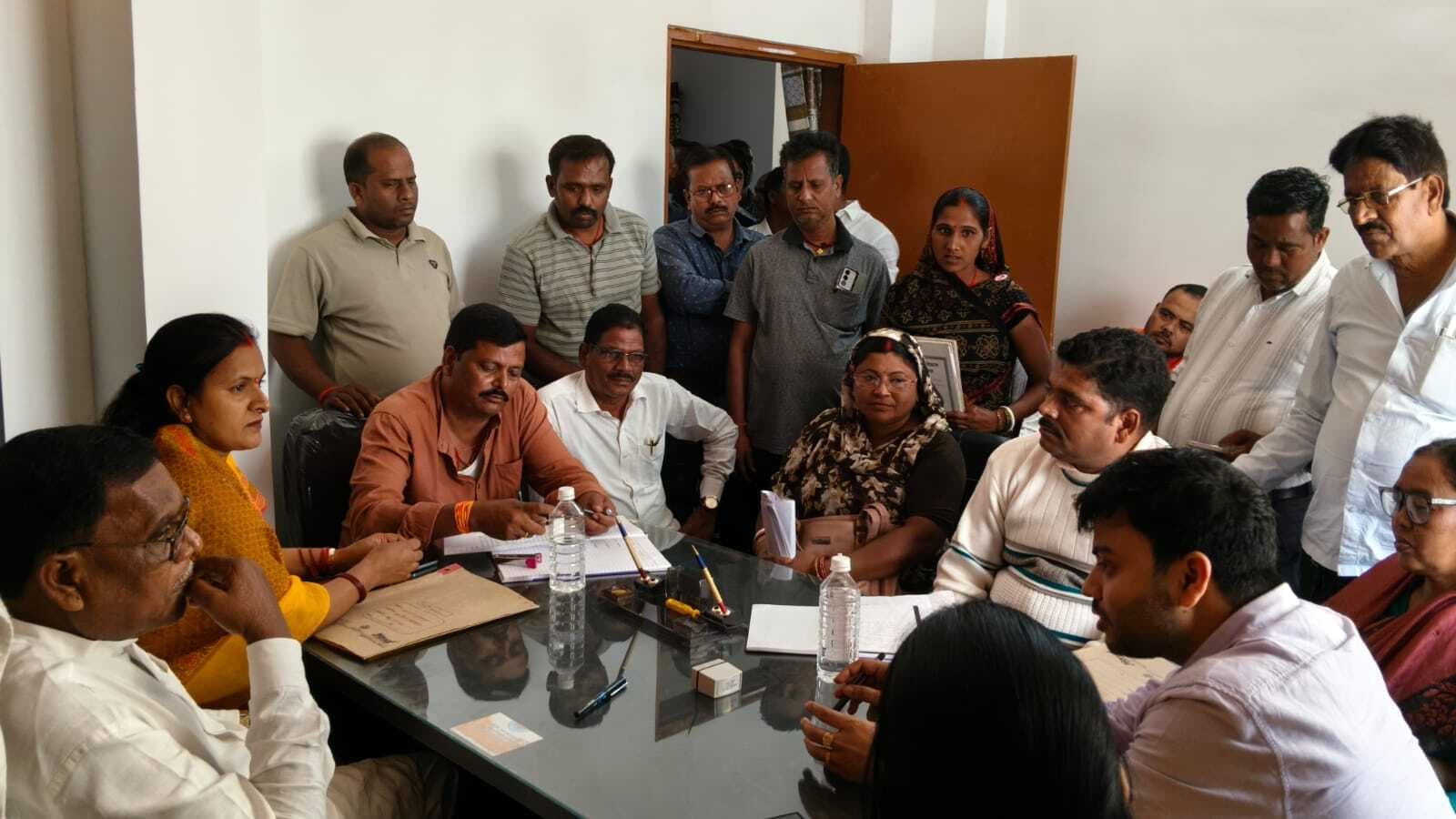 Giridih News :जनता दरबार में 10 से अधिक मामलों का हुआ निष्पादन