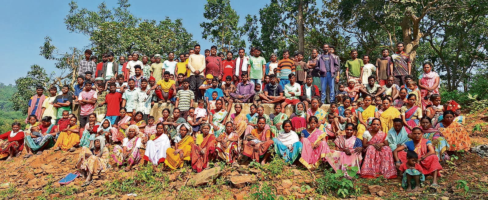 Chaibasa News : शारदा आंगनबाड़ी केंद्र की सेविका और सहायिका को हटाने की मांग