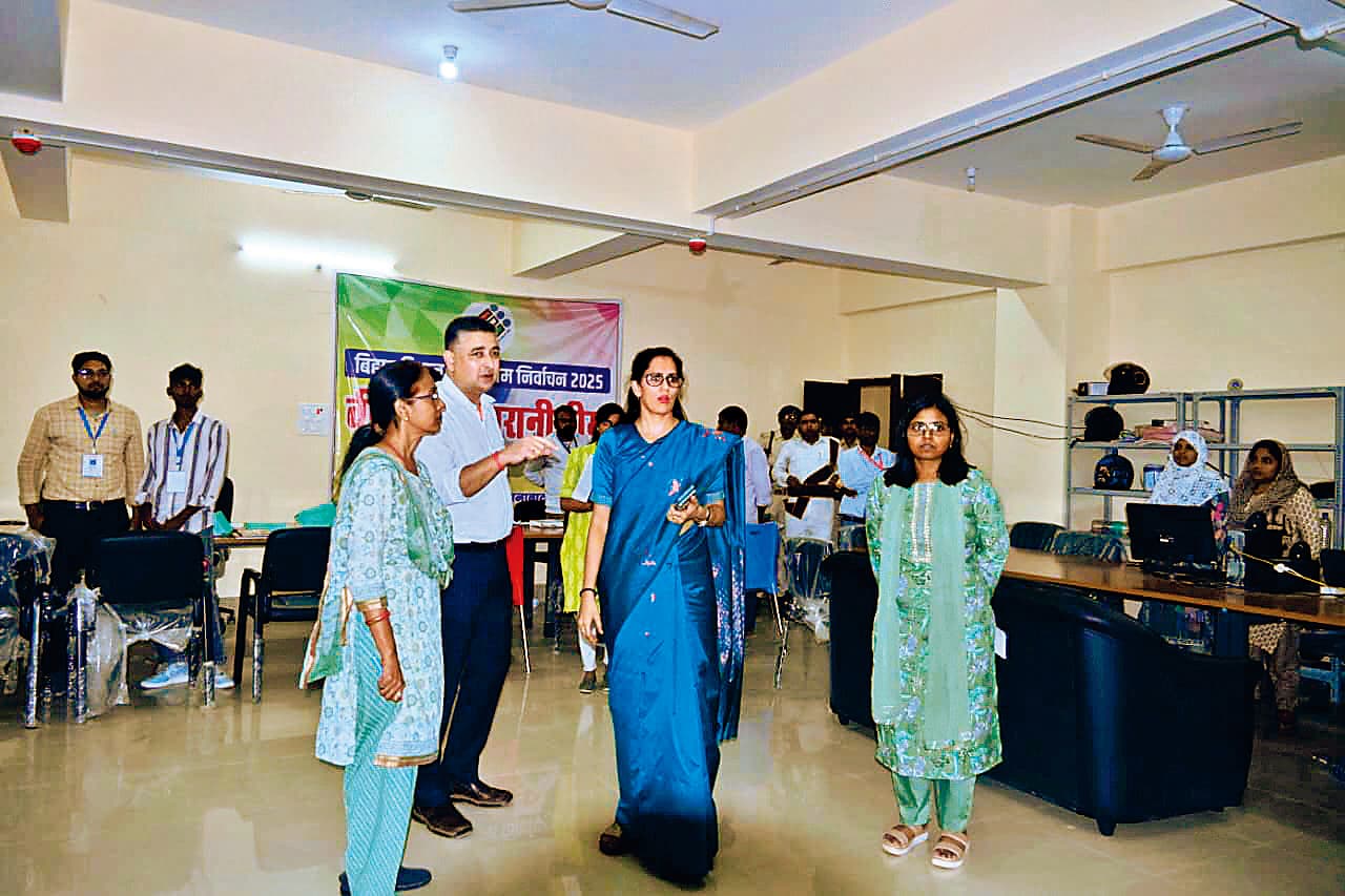 Jehanabad Election News : कर्मियों को पेड और फेक न्यूज के आकलन की दी गयी जानकारी