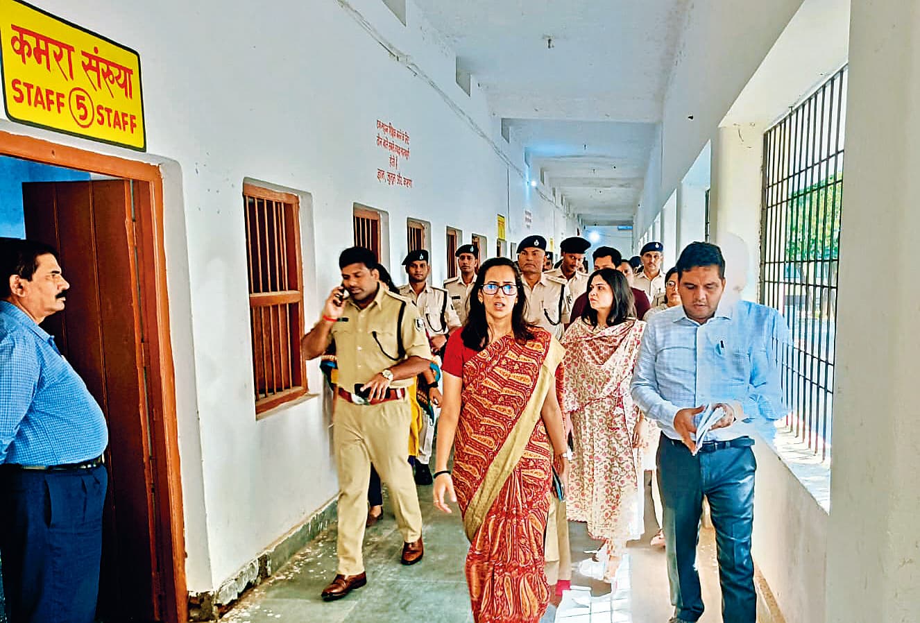 Jehanabad Election News : घोसी विस क्षेत्र में सीएपीएफ आवासन और मतदान केंद्र सुविधाओं का निरीक्षण