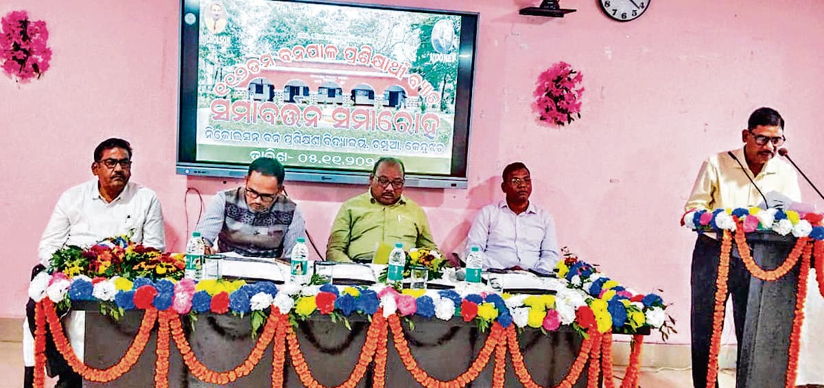 Chaibasa News : दीक्षांत में उत्कृष्ट प्रशिक्षुओं का सम्मान