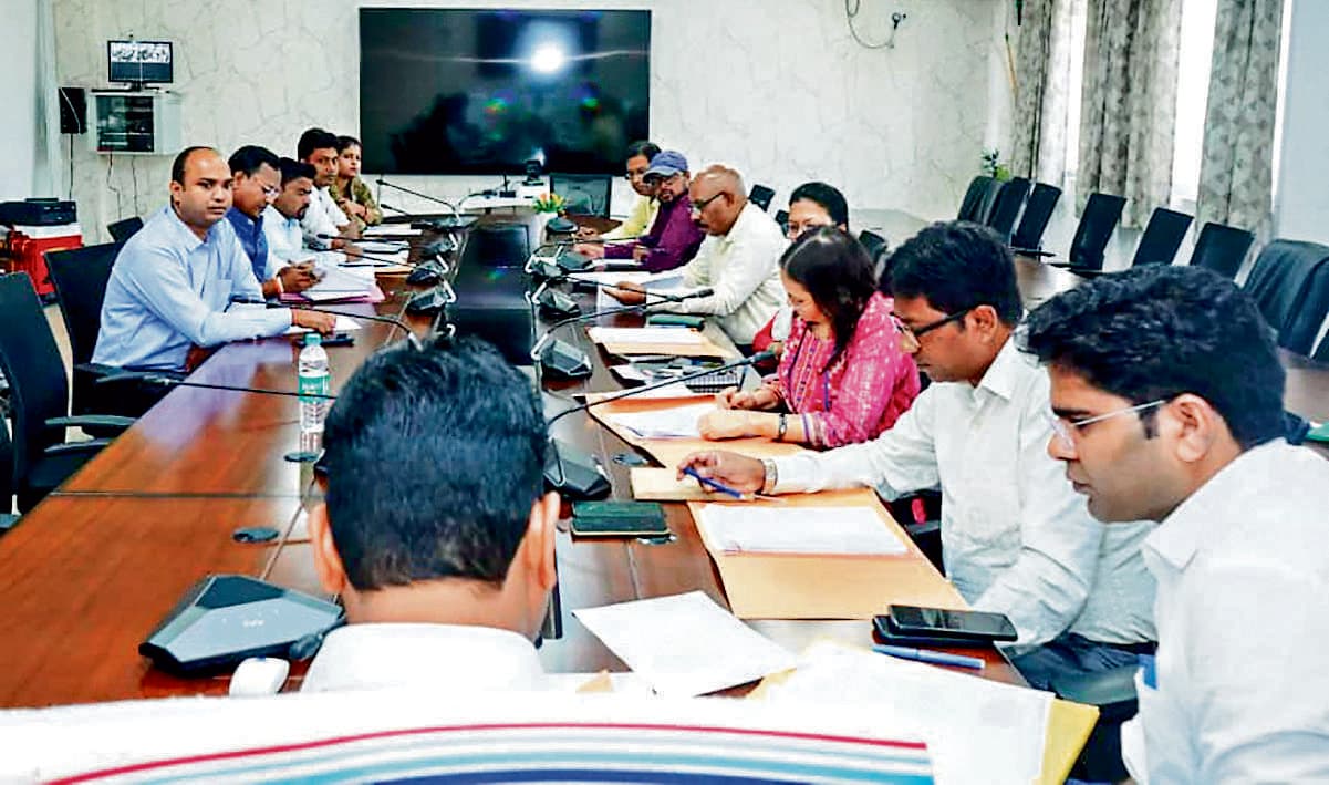 Chaibasa News : सीएम पशुधन योजना के लाभुकों का खाता 10 तक खुलवायें : डीसी