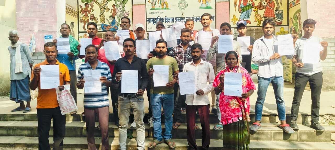 Giridih News :एक पक्षीय कार्रवाई से दुकानदार नाराज, सीओ को आवेदन