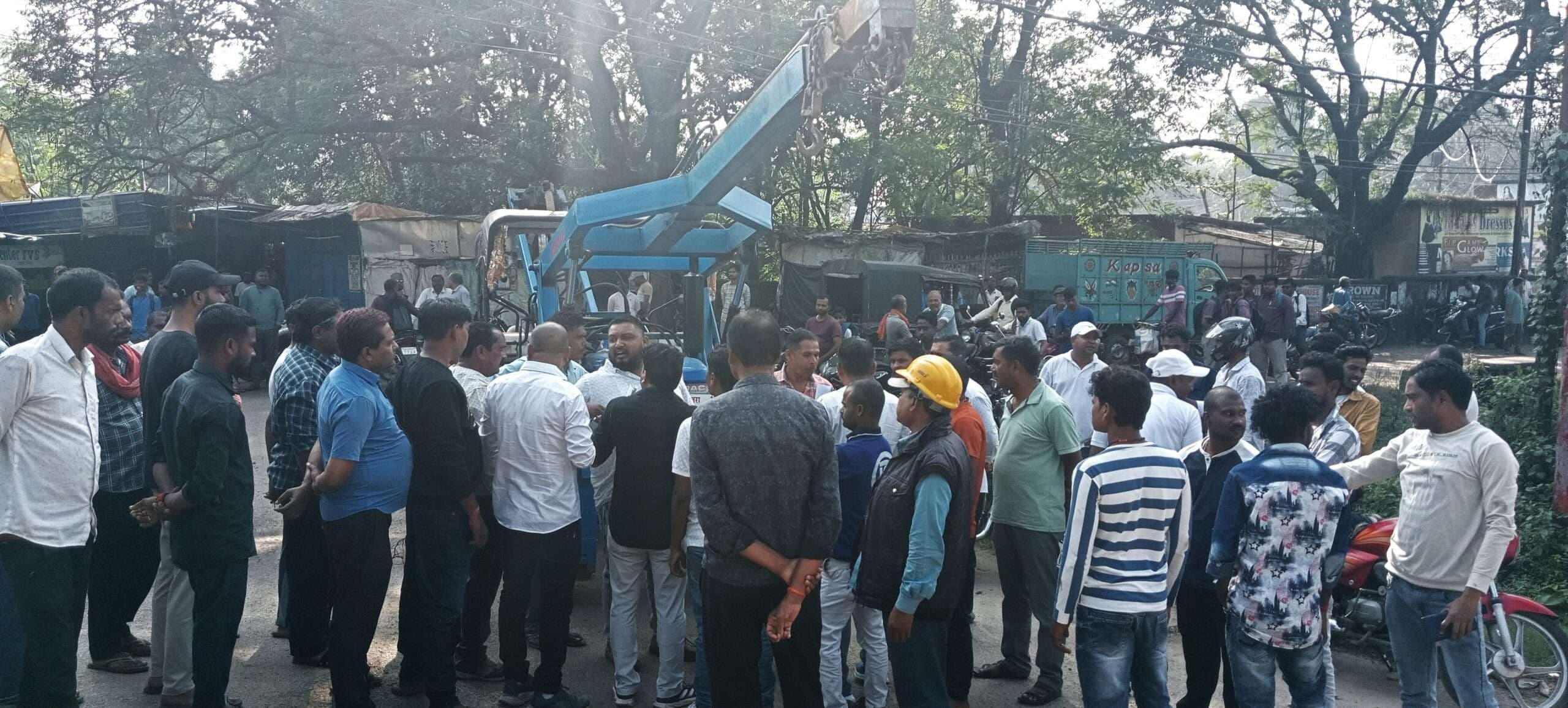 Bokaro News : बंच केबल लगाने का विरोध, दो पक्षों में मारपीट