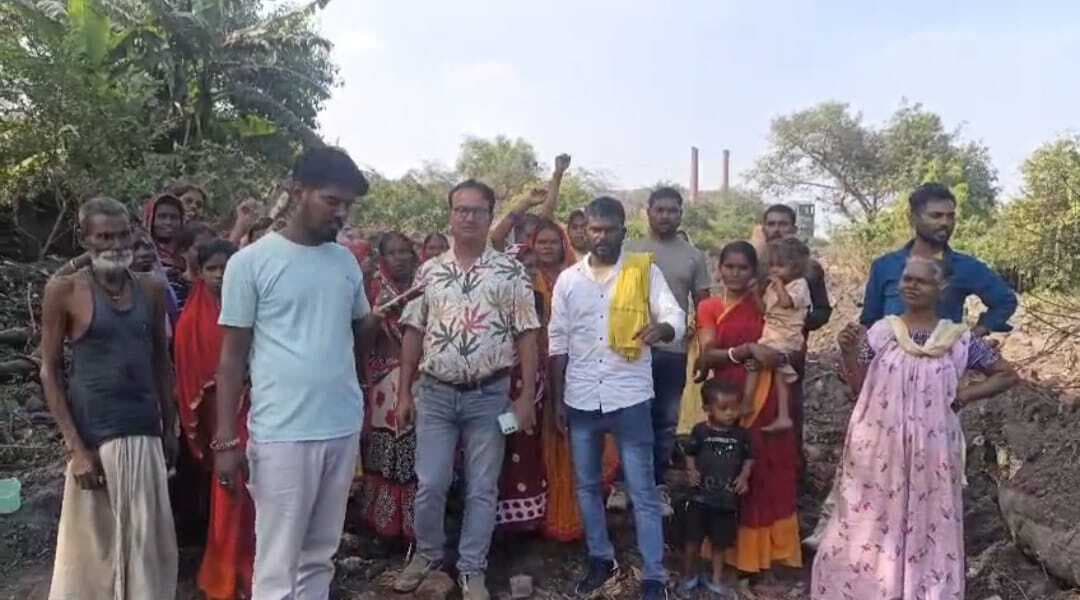 Dhanbad News : ग्रामीणों ने लोदना 4 नंबर के समीप आउटसोर्सिंग का रास्ता बनाने का किया विरोध