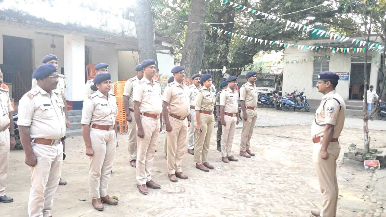 Samastipur News:राष्ट्रगीत वंदे मातरम् के 150 वर्ष पूरे, सरकारी कार्यालयों में सामूहिक गायन