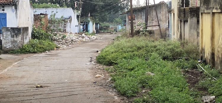 करकट्टा-विश्रामपुर कॉलोनी में वर्षों से नहीं हो रहा कचरा उठाव