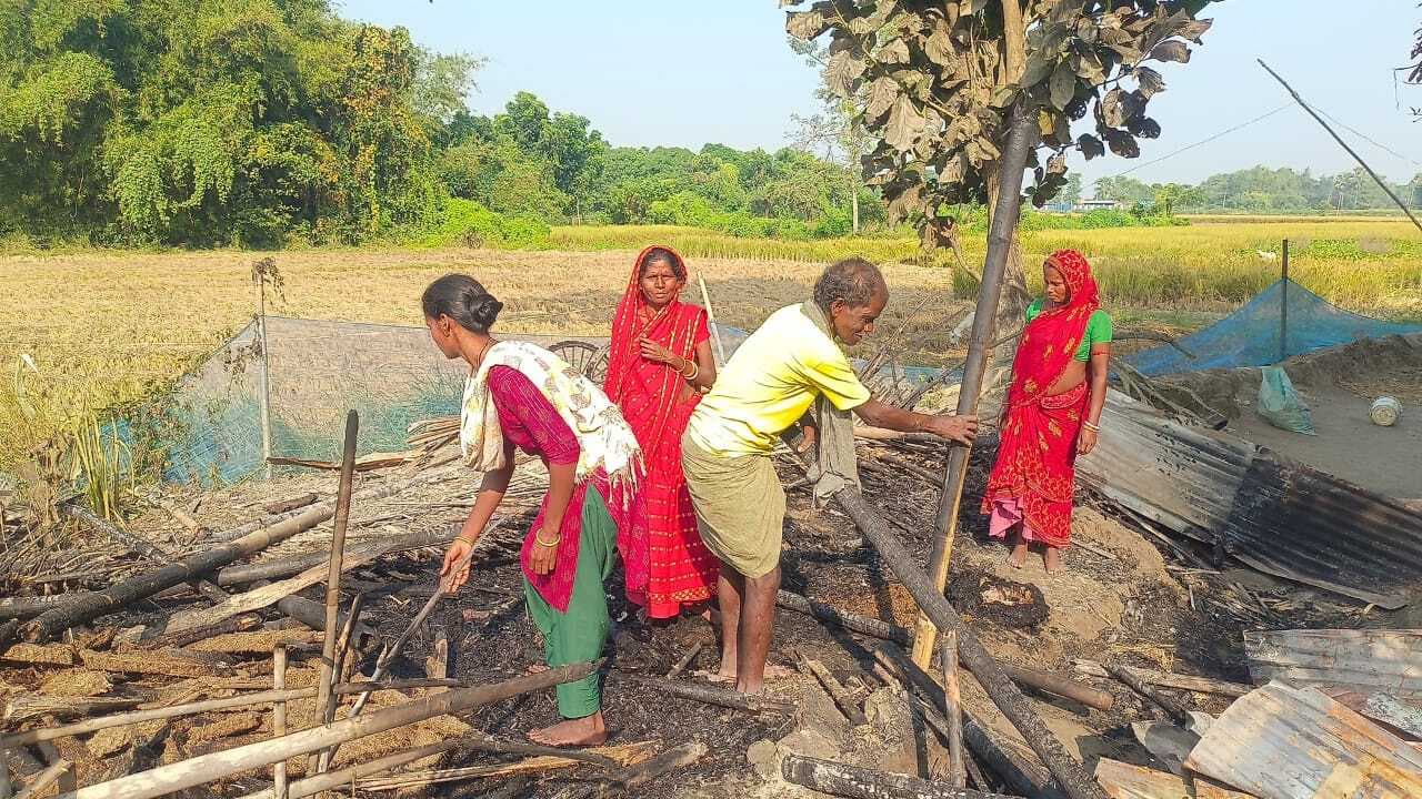 नारियलबाड़ी गांव में शाॉर्ट सर्किट से लगी आग, एक घर सहित लाखों की संपत्ति जली