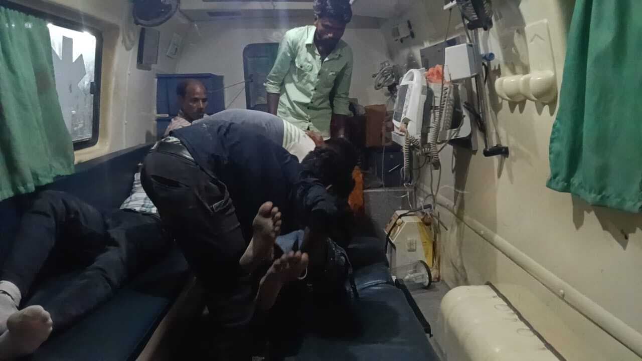 सिधवलिया में वोट पूछने पर की मारपीट, तीन लोग घायल