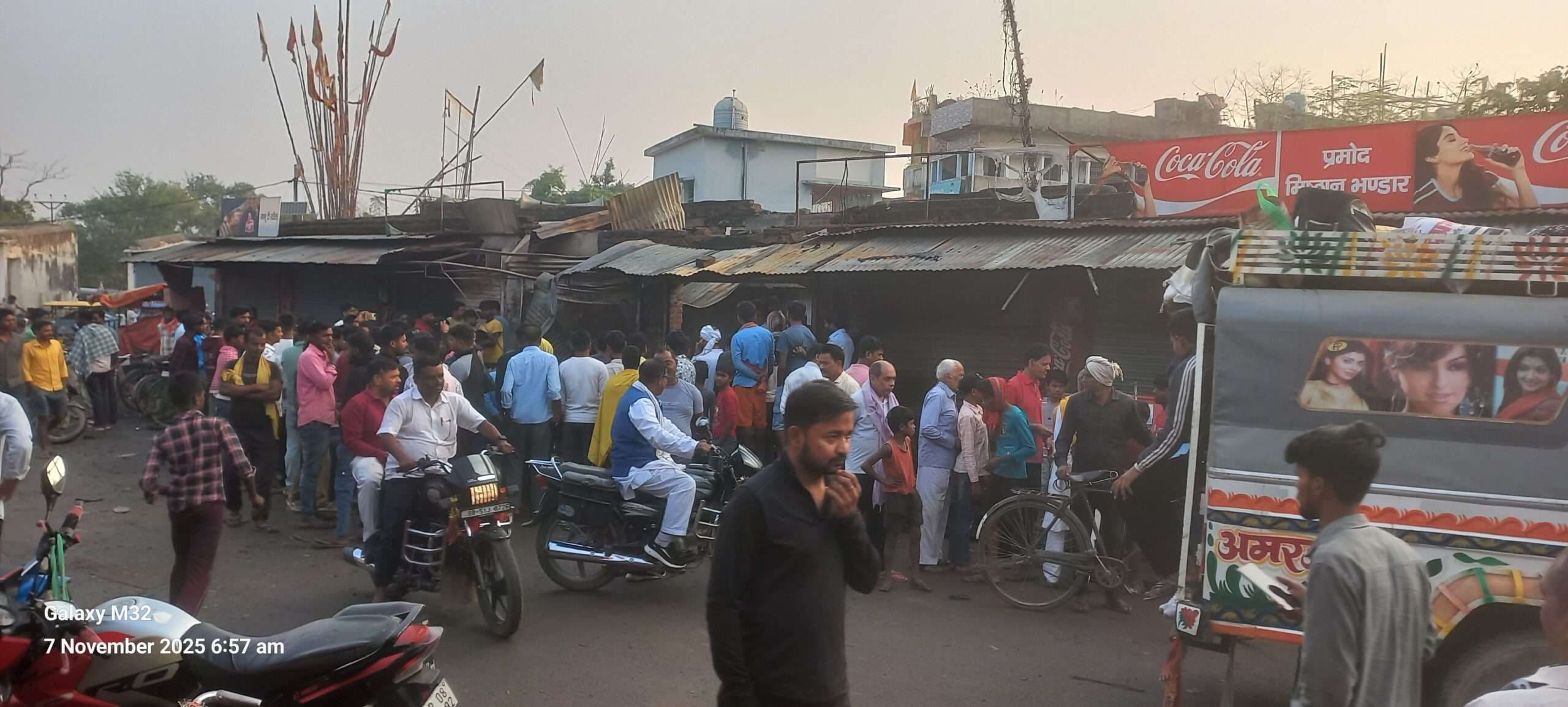 अगलगी के बाद पुलिस ने 20 सिलेंडर को किया जब्त