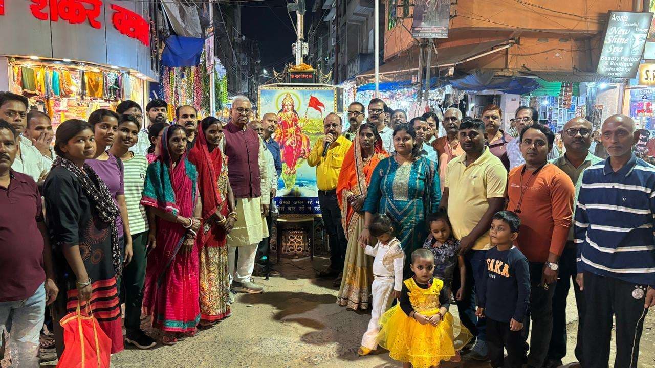 डीएम व पुलिस पदाधिकारियों ने एक सुर में गाया वंदे मातरम