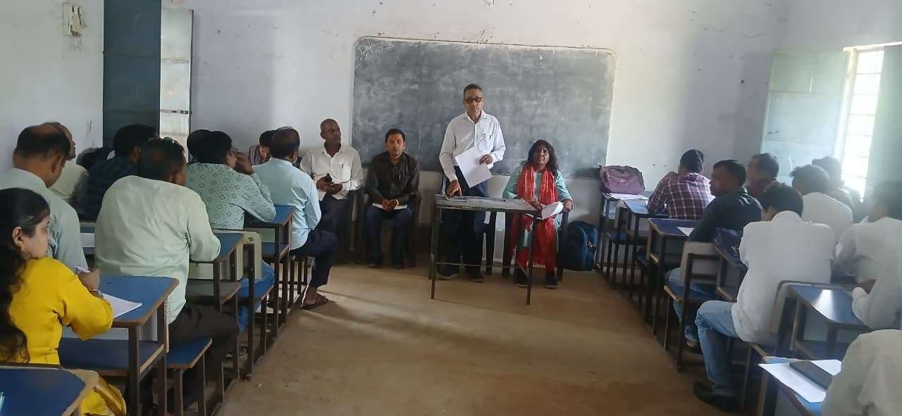 स्कूलों में नियमित रूप से मध्याह्न भोजन का करें संचालन : बीइइओ