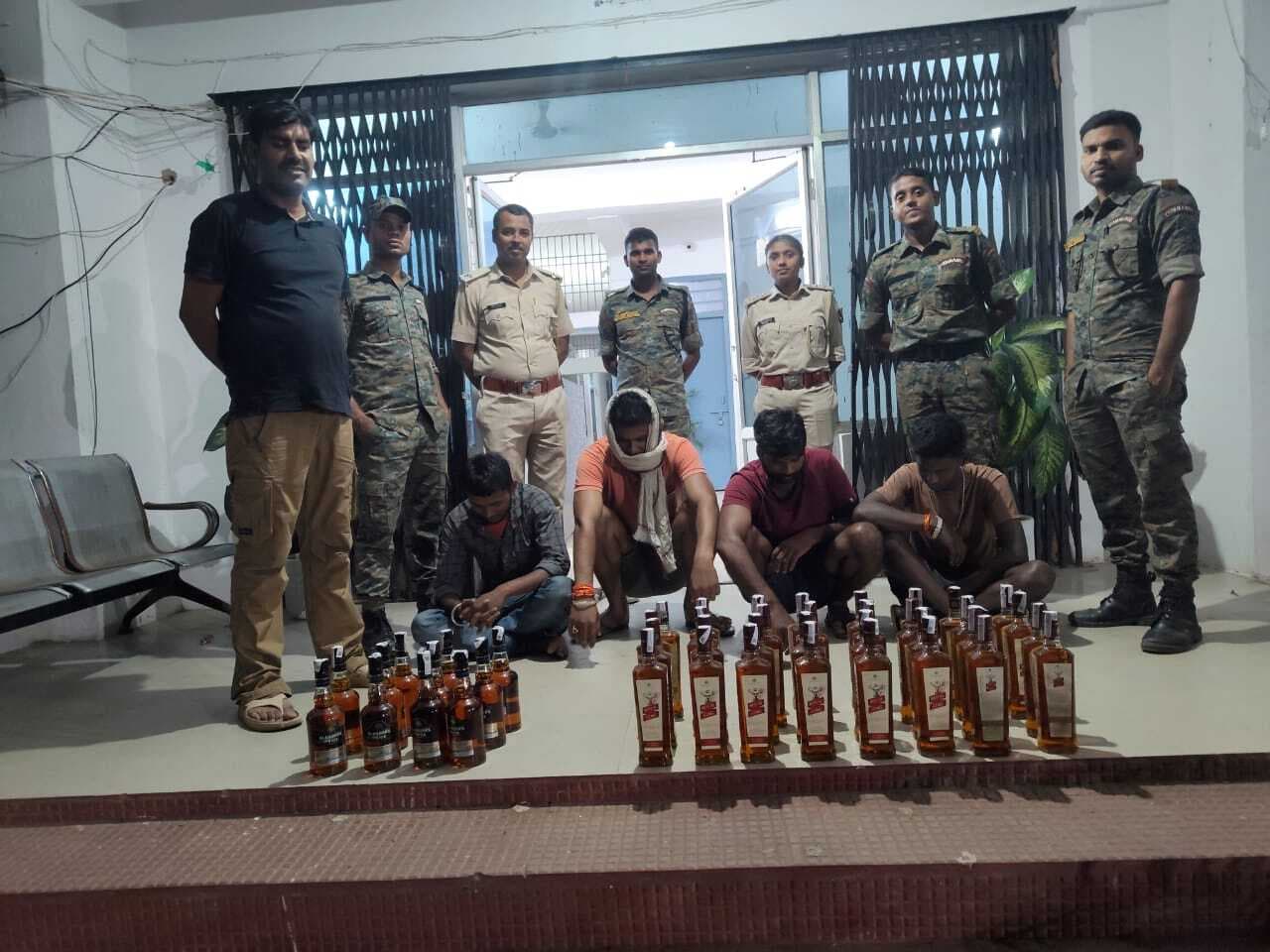 32 लीटर शराब बरामद, चार व्यक्ति गिरफ्तार