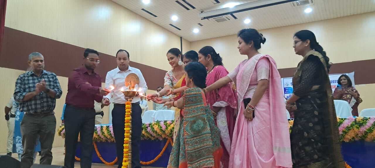 जिले में मतदान प्रतिशत 75 तक लाएं : डीएम