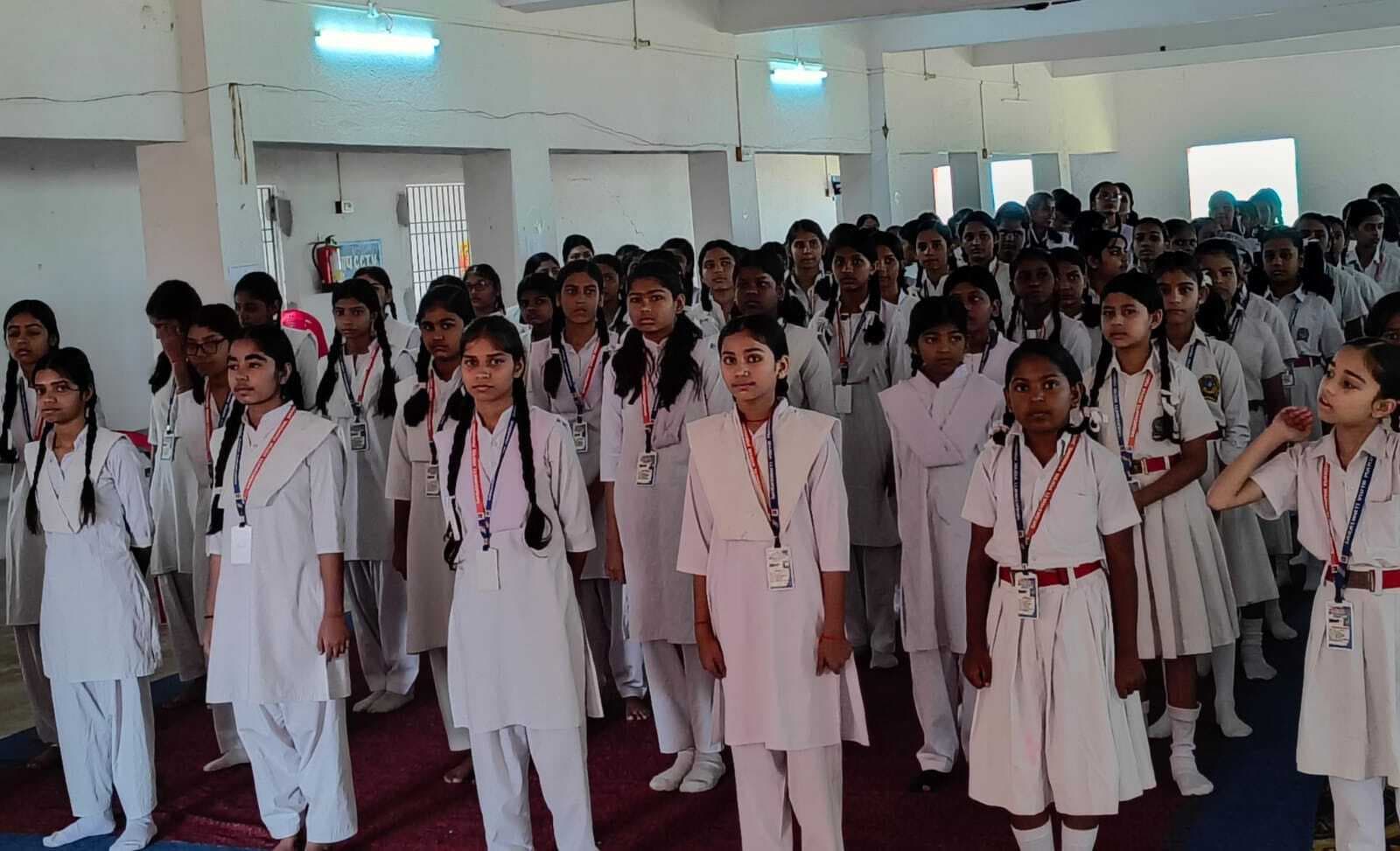 छात्र-छात्राओं व अभिभावकों ने एक स्वर में गाया राष्ट्रीय गीत