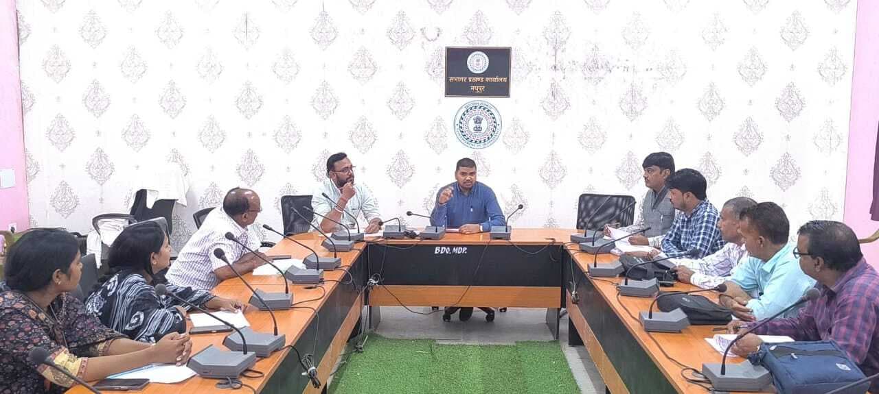 बीडीओ ने पंचायत सचिवों के साथ की बैठक