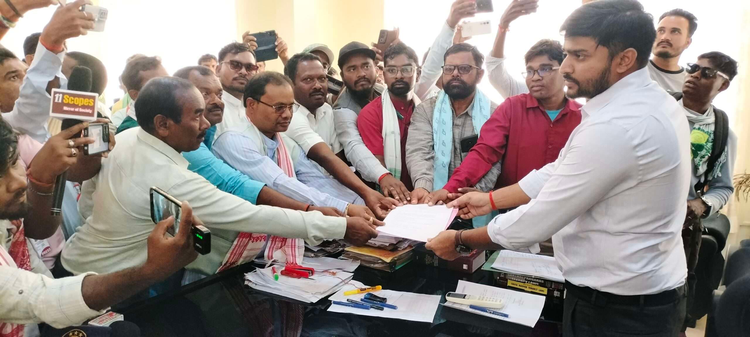 Giridih News :आरक्षण पर हमला आदिवासियों को बांटने की साजिश